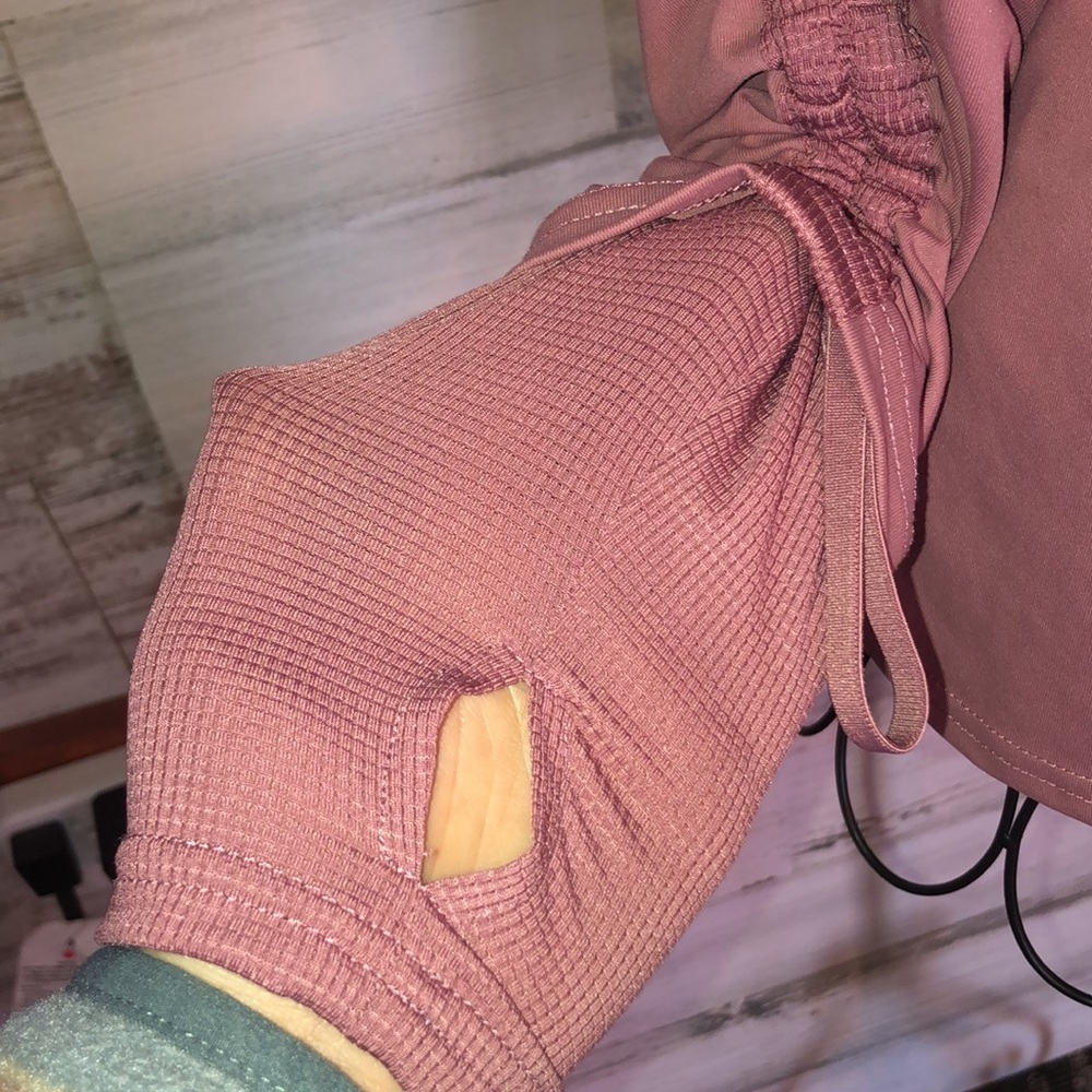 Fabletics Cashel Long Sleeve Shirt Adjustable Ruched Sleeve Orchid Pink Medium​​ - Picture 4 of 9